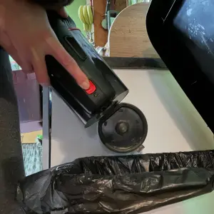 Mumsnet journalist Poppy O'Neill hand tests the Bosch Unlimited 10 Cordless Vacuum Cleaner