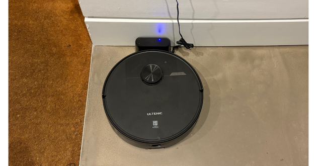 Mumsnet tester Justine testing the Ultenic D10 Robot Vacuum Cleaner with Mop