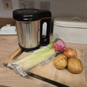 Mumsnet editor Rebecca tests the Morphy Richards Compact Soup Maker