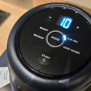 Ninja CRiSPi control dial showing Air Fry mode selected with 10-minute timer display illuminated
