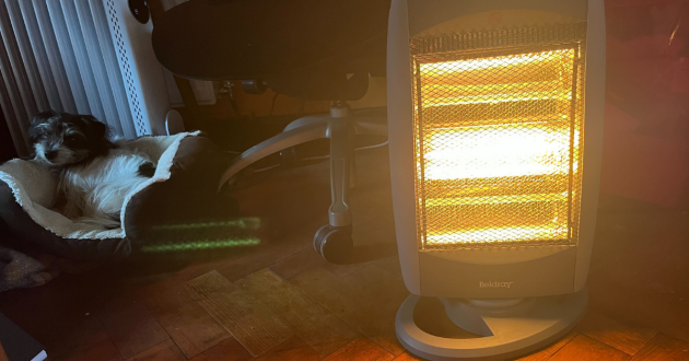 Journalist Poppy O'Neill hand testing the Beldray Oscillating Halogen Heater