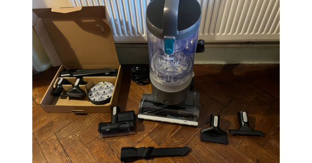 Mumsnet journalist Poppy O'Neill hand testing the Vax LiftOut Reach Pet Design vacuum cleaner