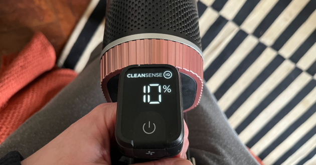 Mumsnet journalist Poppy O'Neill hand testing the Shark Stratos IZ400UK Anti Hair Wrap Plus Cordless Vacuum