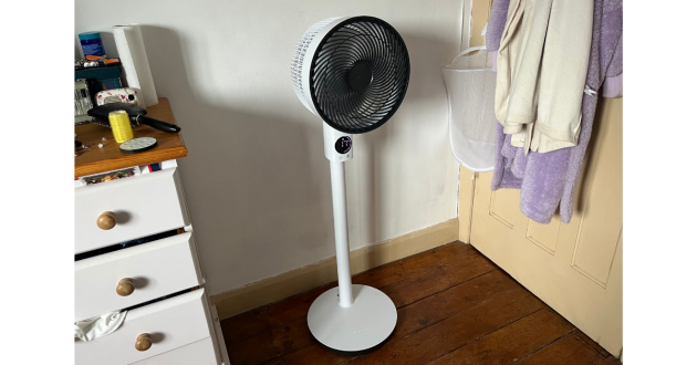 Mumsnet home editor Poppy O'Neill testing the Meaco Sefte Pro Pedestal Air Circulator