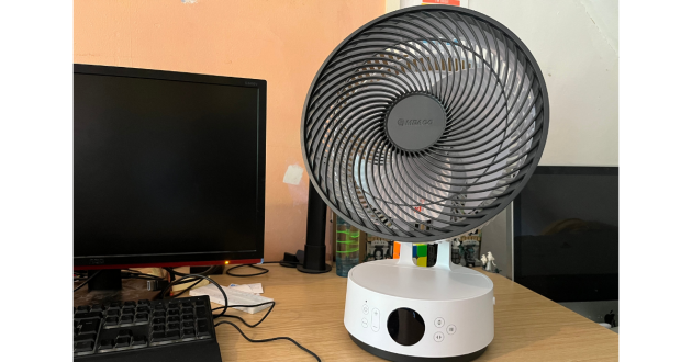 Mumsnet home editor Poppy O'Neill testing the Meaco Sefte Pro 10” Table Air Circulator