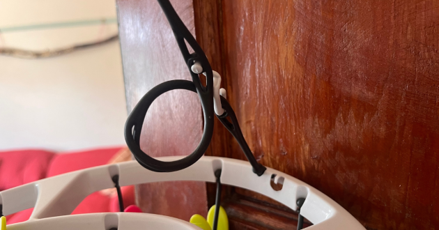A close up of the string on the Lakeland 16 Soft Grip Pegs Smalls Dryer