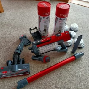 Henry Quick vacuum cleaner 26 pods Crevice tool Motorised brush head 2-in-1 combi tool Extended-use handle Wall dock Charger Battery