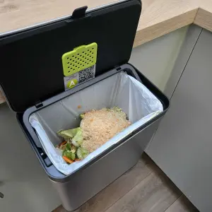 Inside the EKO Puro S Food Waste Caddy (7L)