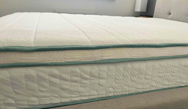 Zinus Hybrid Spring Mattress