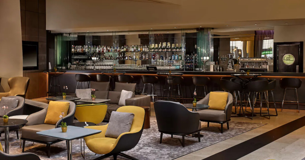 Vic's bar, Park Plaza Victoria hotel