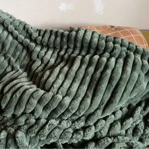 Mumsnet journalist Poppy O'Neill hand testing the Morphy Richards EverCosy Luxury Striped Heated Throw