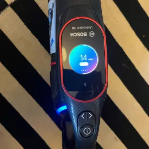 Mumsnet journalist Poppy O'Neill hand tests the Bosch Unlimited 10 Cordless Vacuum Cleaner