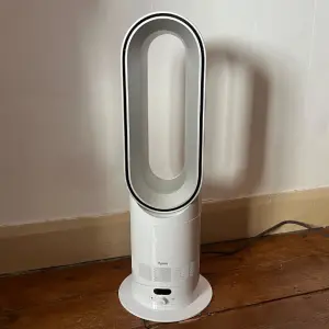 Mumsnet Home editor Poppy O'Neill testing the Dyson Hot+Cool HF1