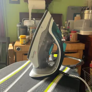 Mumsnet Home editor Poppy O'Neill testing the Polti Vaporella Quick Q100