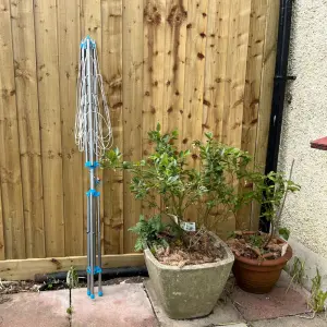 Mumsnet home editor Poppy O'Neill testing the Minky Freestanding Rotary Airer