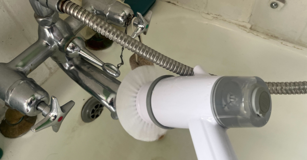 Mumsnet home editor Poppy O'Neill testing the Lakeland Turbo Scrubber Cordless Bathroom Cleaning Kit