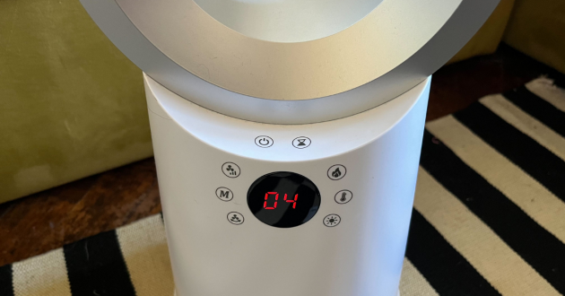 Beldray 2-in-1 Bladeless Fan being hand tested by journalist Poppy O'Neill