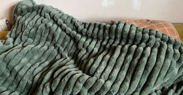 Mumsnet journalist Poppy O'Neill testing the Morphy Richards EverCosy Luxury Striped Heated Throw