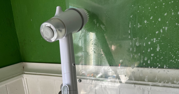 Mumsnet home editor Poppy O'Neill testing the Lakeland Turbo Scrubber Cordless Bathroom Cleaning Kit