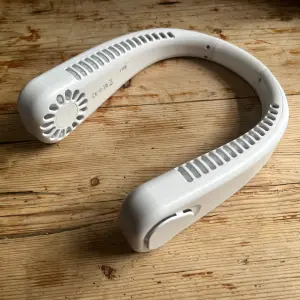Mumsnet Home editor Poppy O'Neill testing the Boots Menopause & Me Wearable Neck Fan