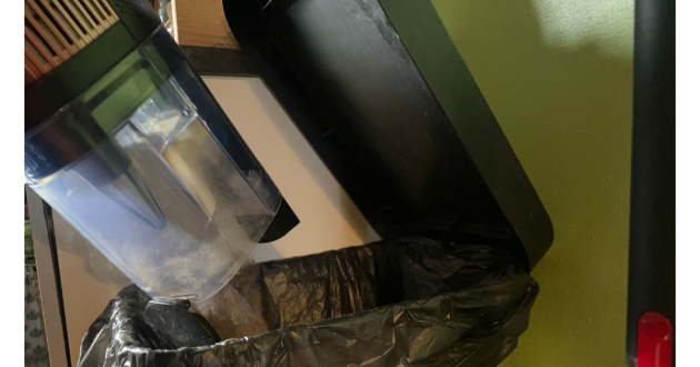 Mumsnet journalist Poppy O'Neill hand testing the Shark Stratos IZ400UK Anti Hair Wrap Plus Cordless Vacuum