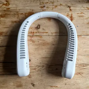 Mumsnet Home editor Poppy O'Neill testing the Boots Menopause & Me Wearable Neck Fan