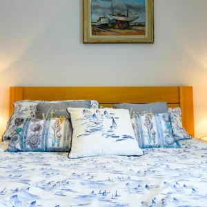 Driftwood Apartments room