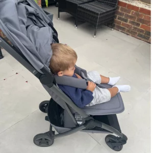 Child sitting in Joolz Aer 2