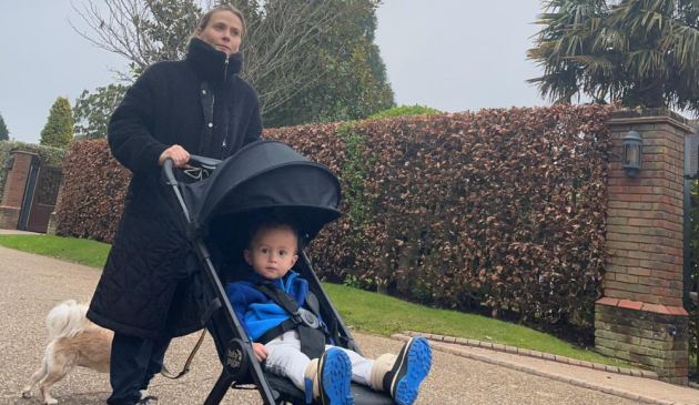 Mum pushing toddler in Baby Jogger City Tour 2 Eco