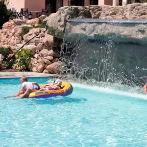 Avanti Village pool