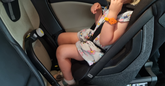 Child sitting in Axkid One 3 extended rear-facing car seat