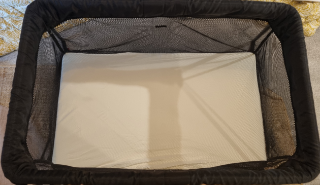 BabyBjörn Travel Cot Light from above