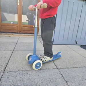 Child riding Banwood Eco Scooter