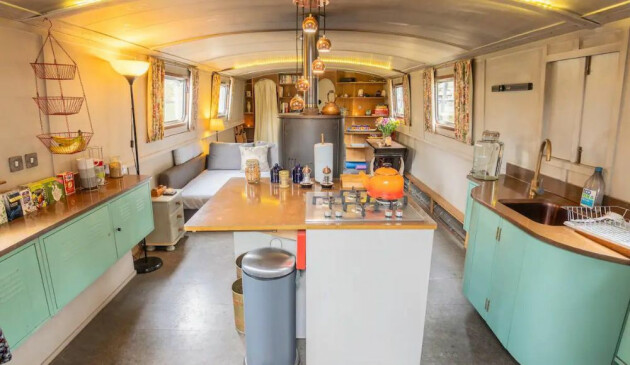 Airbnb houseboat in Bath