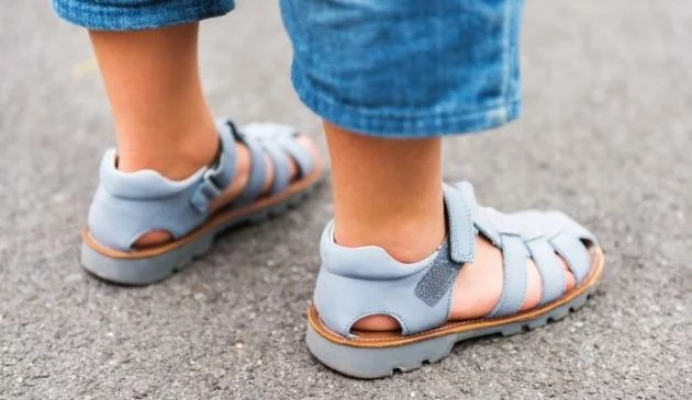 Kids' sandals