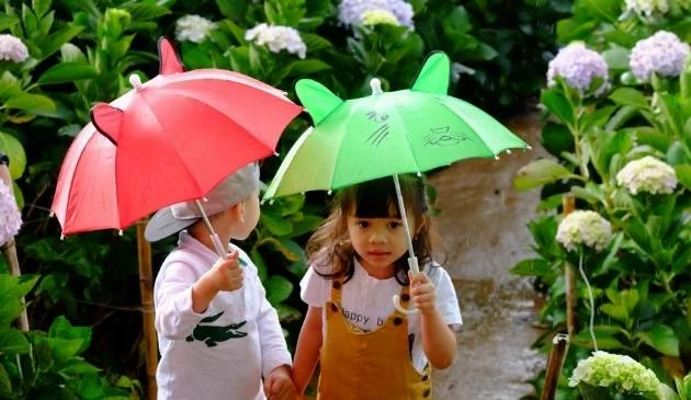 Kids holding umbrellas