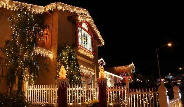 House decorated with Christmas lights