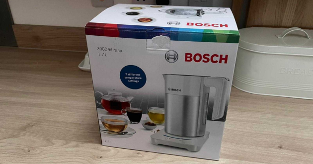 The box of the Bosch Sky TWK7201GB kettle