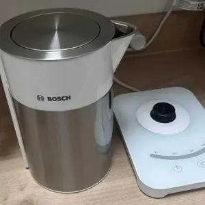 The Bosch Sky TWK7201GB kettle off hits control hub
