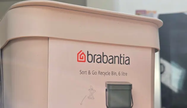 A close up to the Brabantia Sort & Go Waste Bin 6L