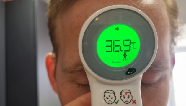 Braun Sensian 7 being used on adult