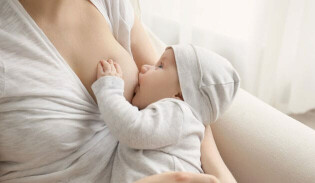 breastfeeding latch