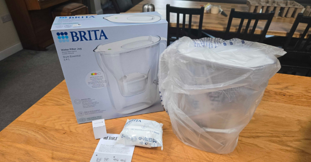Everything inside the  Brita Style Essential Water Filter Jug  box
