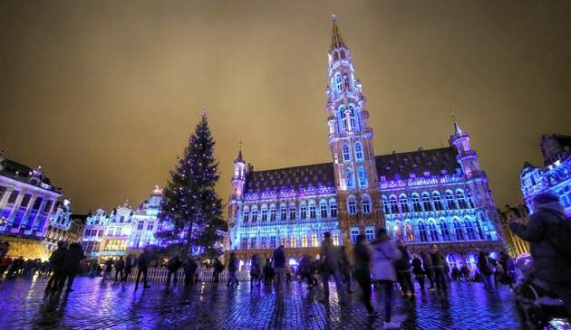 A square in Brussels with a Christmas tree, all lit up