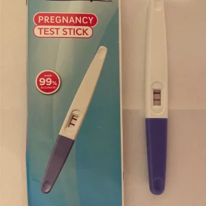 Clear & Simple pregnancy test review image of test showing positive pregnancy result
