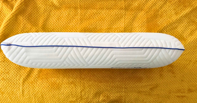 A view of the Coolflex Cool Gel Memory Foam pillow from the side