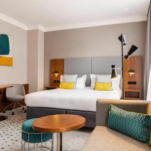 Room decor at Crowne Plaza Paris République