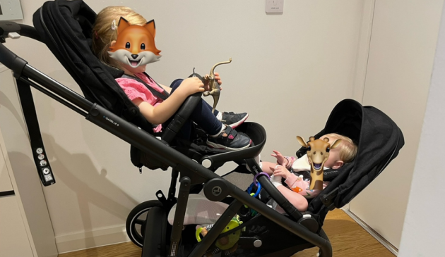 Cybex e-Gazelle S Stroller with two children in double mode