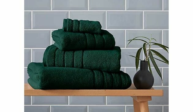 dark green towels in the bathoom