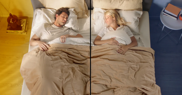 A couple sleeps on the Emma Hybrid Thermosync mattress